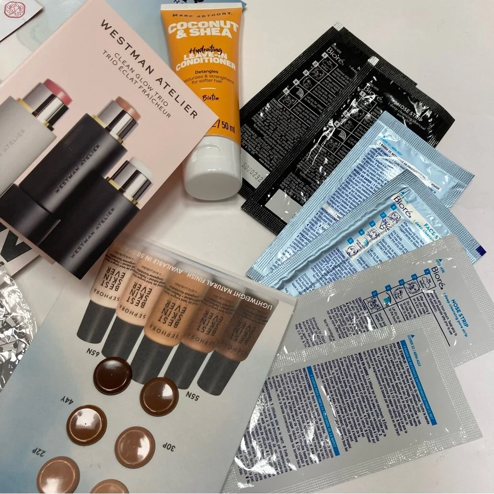 Ipsy cosmetic bag with samples